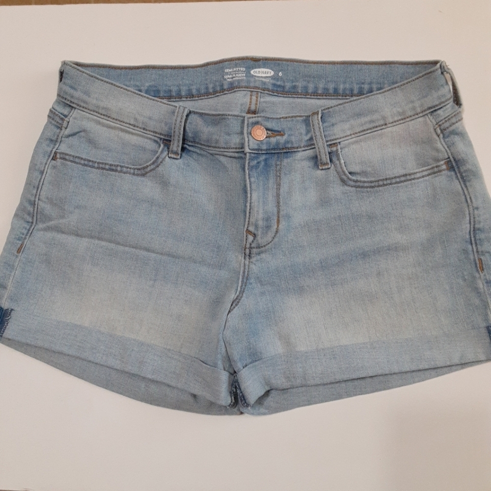 Old Navy Denim Shorts Women's sz 6 semi fitted stretch light wash cuff 3” inseam